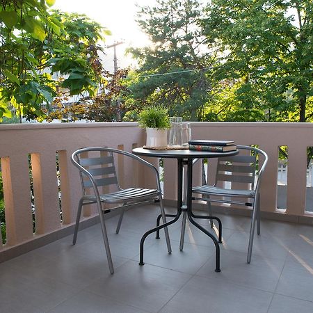 Palio Grey Apartments Palaiontsiflikion Bagian luar foto