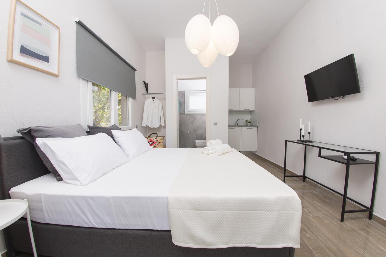 Palio Grey Apartments Palaiontsiflikion Bagian luar foto