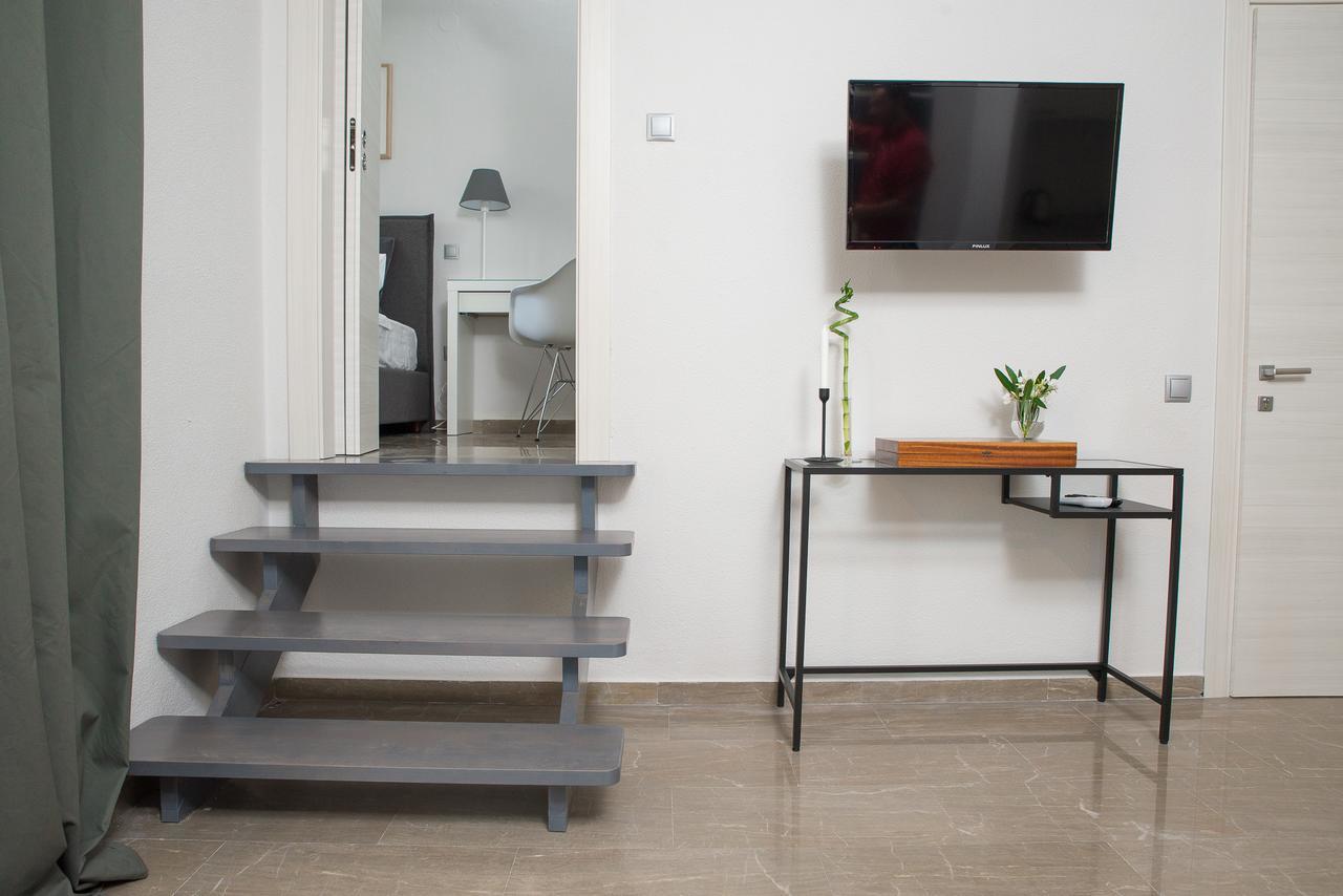 Palio Grey Apartments Palaiontsiflikion Bagian luar foto