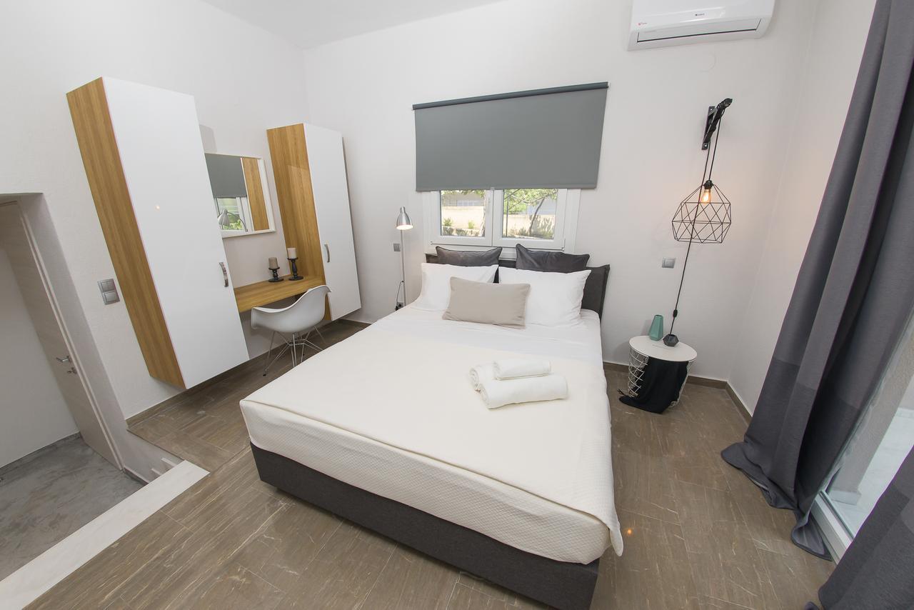 Palio Grey Apartments Palaiontsiflikion Bagian luar foto