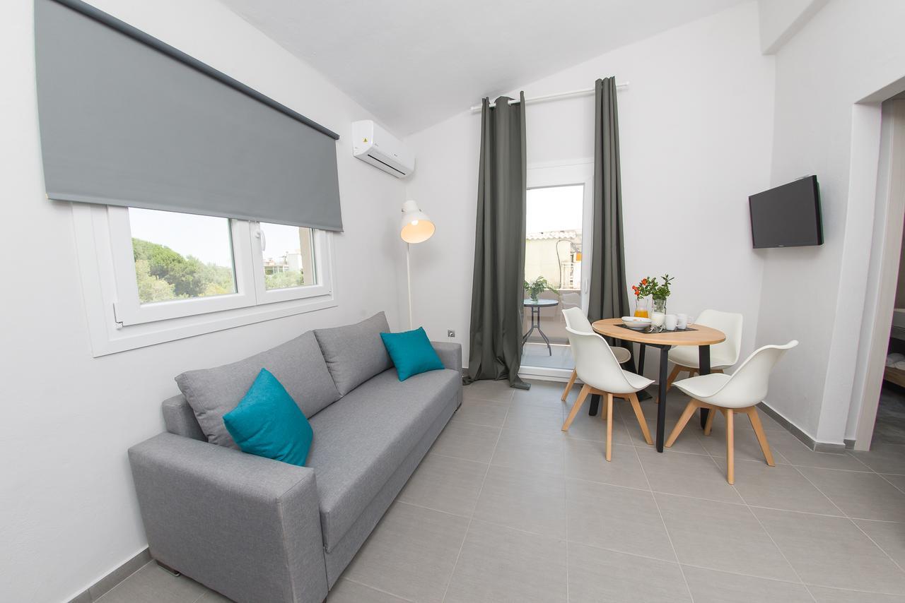 Palio Grey Apartments Palaiontsiflikion Bagian luar foto