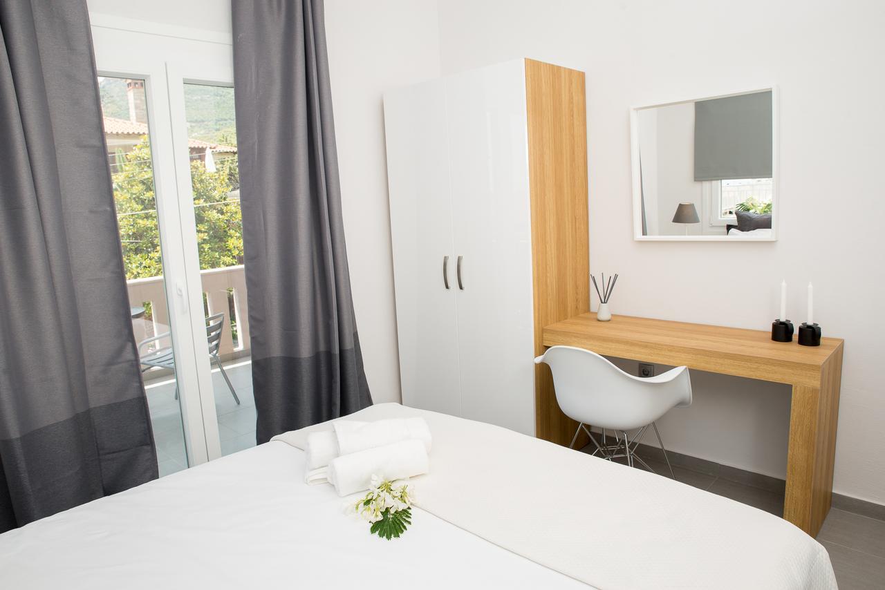 Palio Grey Apartments Palaiontsiflikion Bagian luar foto