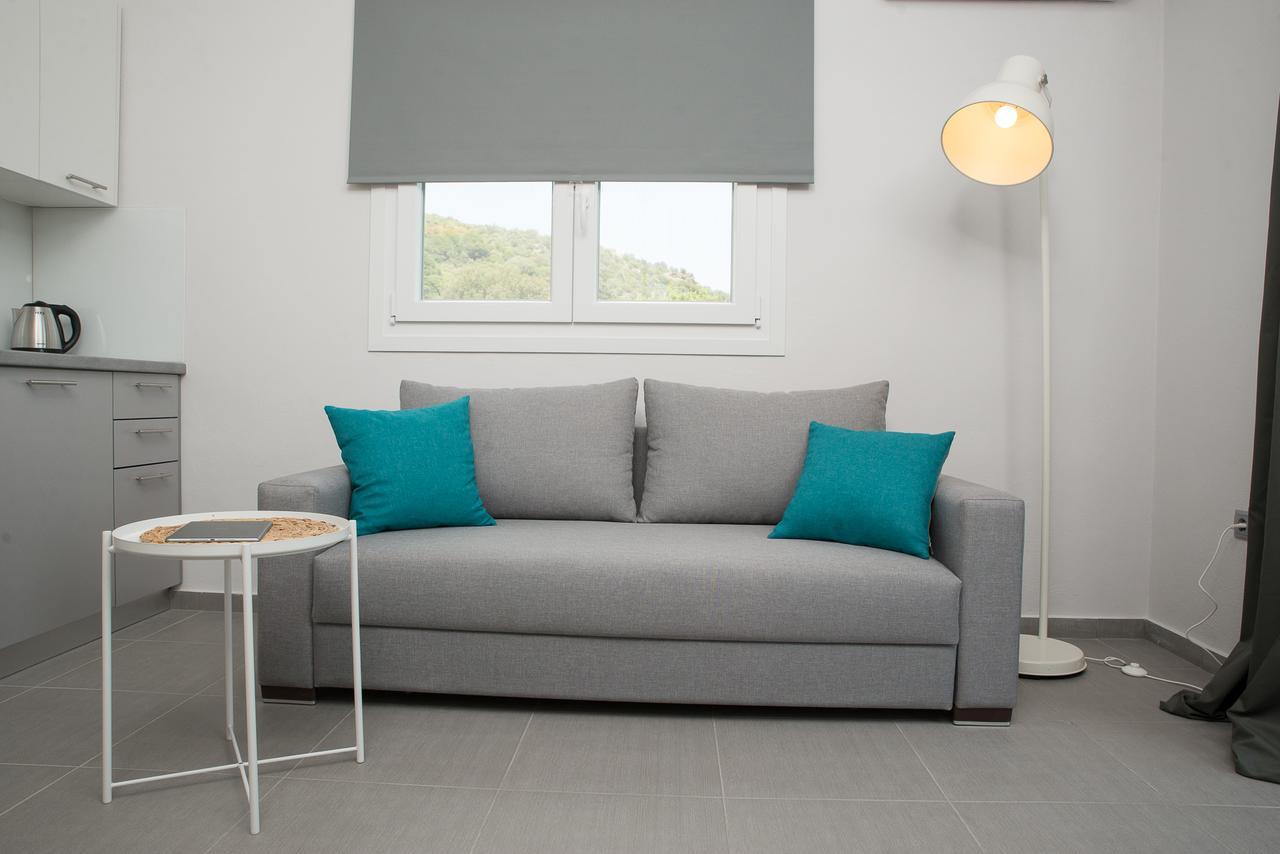 Palio Grey Apartments Palaiontsiflikion Bagian luar foto