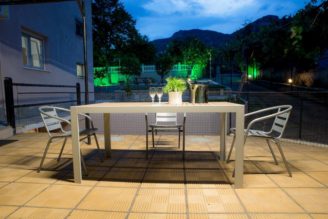 Palio Grey Apartments Palaiontsiflikion Bagian luar foto