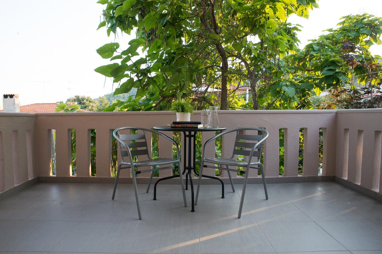 Palio Grey Apartments Palaiontsiflikion Bagian luar foto